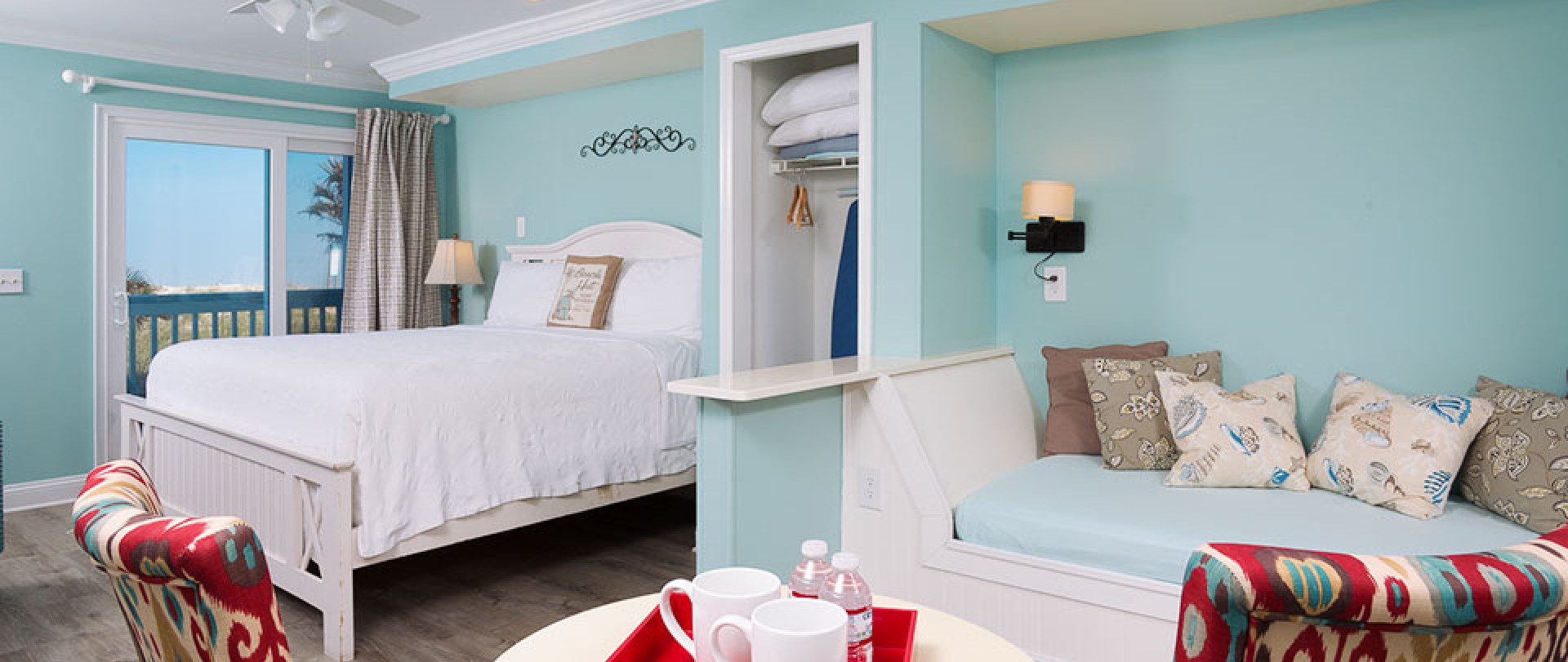 Room with built in day bed, dining table and views to the ocean (tablet version)