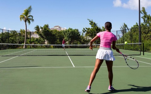 ladies playing tennis at daytime