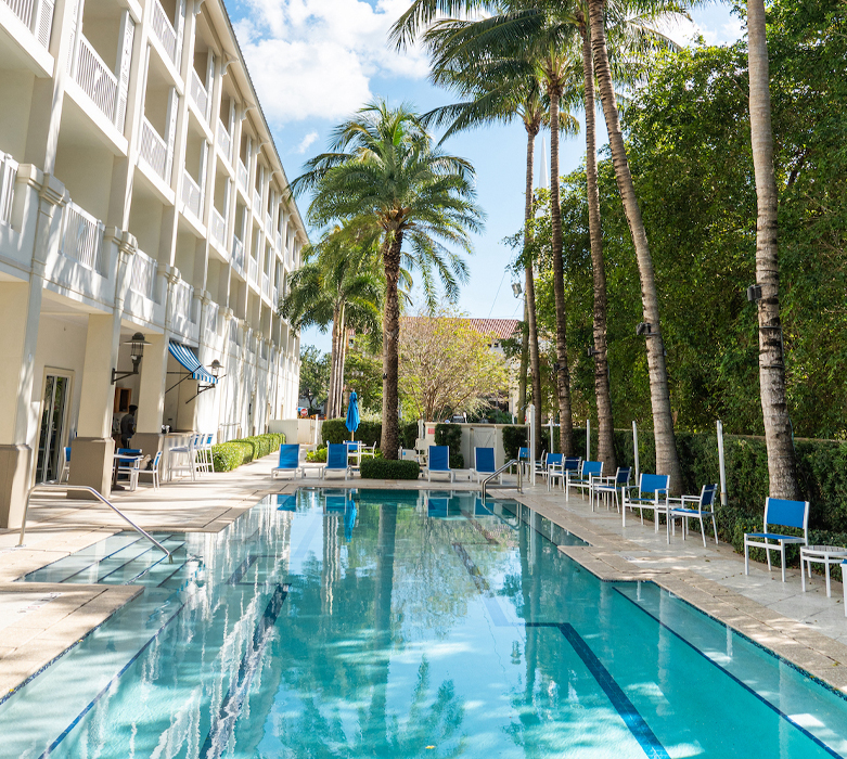 hotelpool_781x700