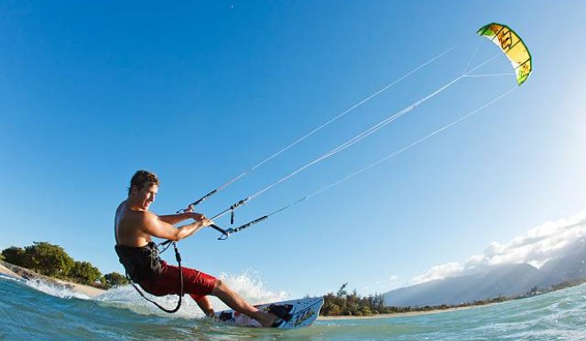 KITESURFING