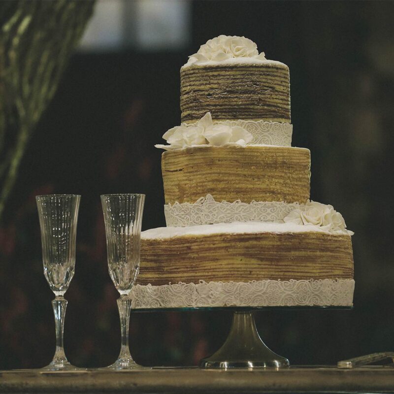 a wedding cake with two glasses