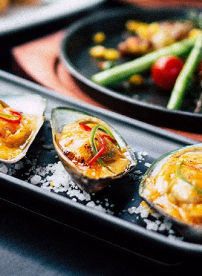 appetizer dish of oysters