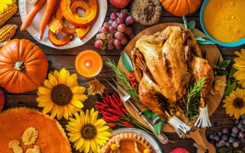 thanksgiving dinner setting