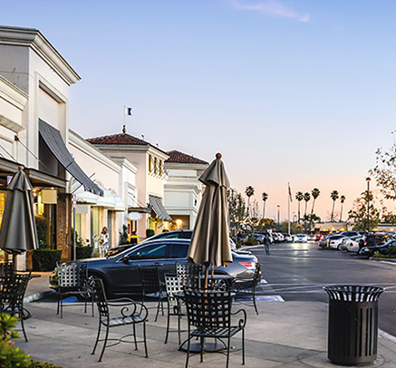 seating area outside of outlet shopping