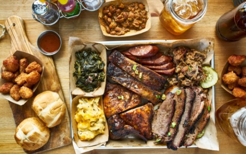 bbq plate with fixins