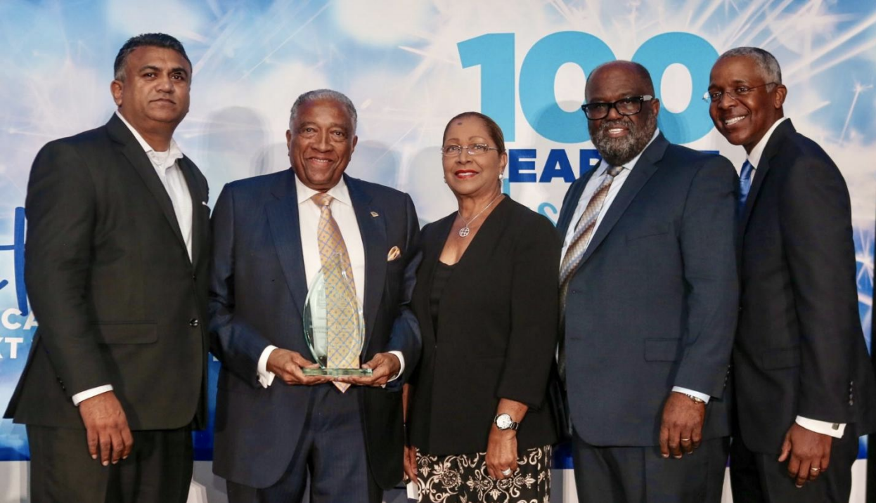 (l-r) Jay Patel, Chairman Lodging Hospitality Systems LLC; Sir Royston Hopkin KCMG; Lady Betty Hopkin; Andy Ingraham, President and CEO of NABHOOD and Norman Jenkins, Senior Vice President of North America Lodging Marriott International.