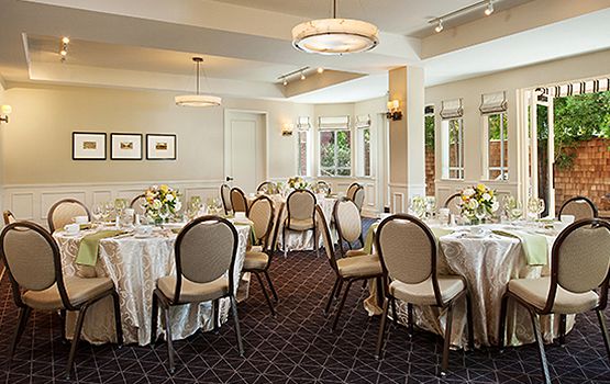 Stanford Park Hotel Weddings California Wedding Venues Event E Round Tables With White Table Cloths And Chairs Stanford Room
