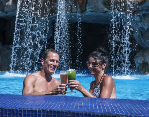 CoupleInBeach-59710588e8531.jpg