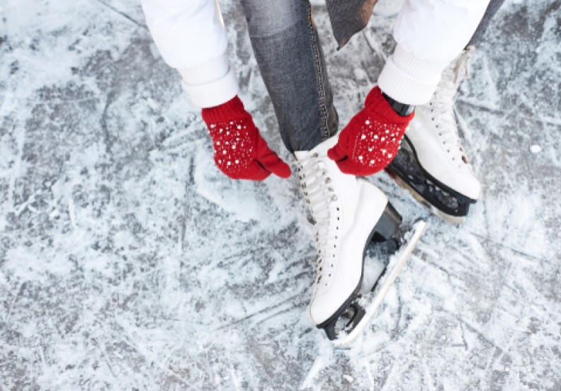 girl tying her ice skates
