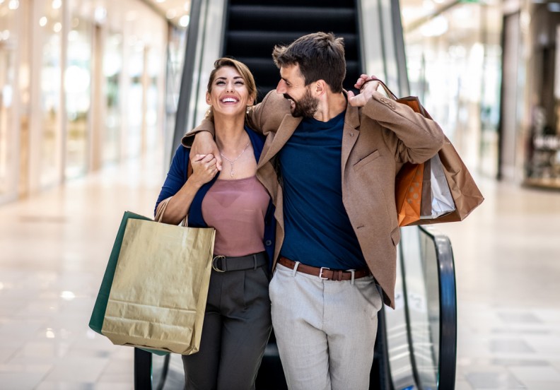 couple shopping in the mall