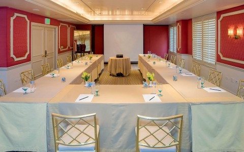 larger size conference room with space in the middle of the room to walk through