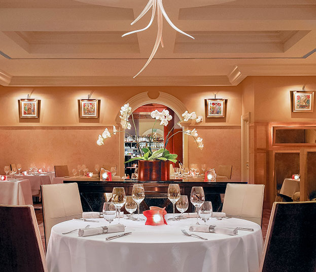 dining room with elegant dinner table set ups