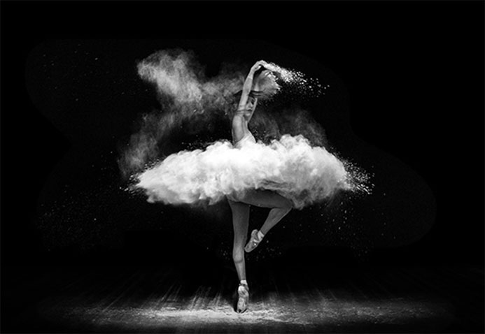 balet dancer in black and white