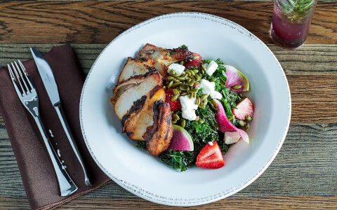 kale salad with strawberries and grilled chicken