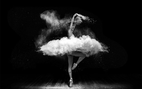 balet dancer in black and white