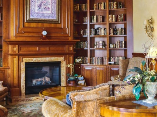Carlton Hotel Library and fireplace