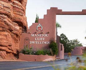 Manitou cliff dwellings entrance sign