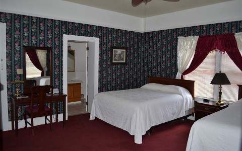 double queen bed room with a red vanity and carpet