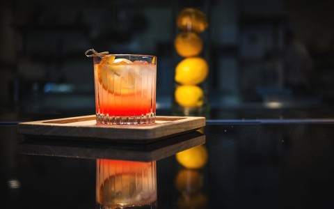 Front view of a tropical and sophisticated cocktail