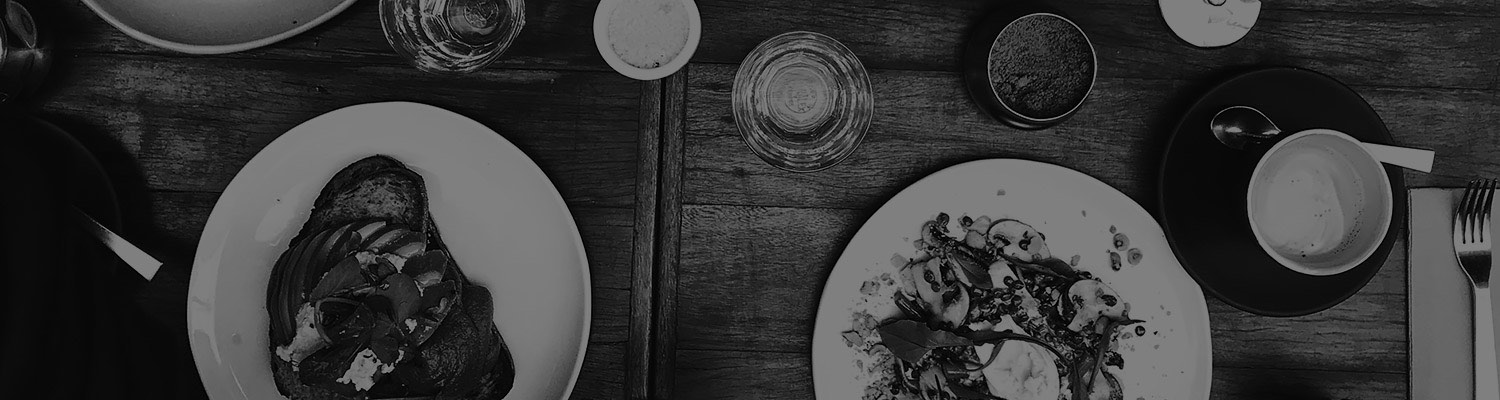 table of plate and drinks