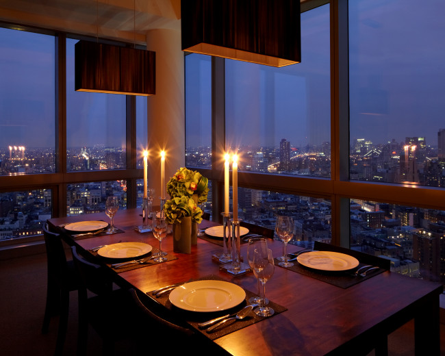 landmark penthouse 4201 dining night