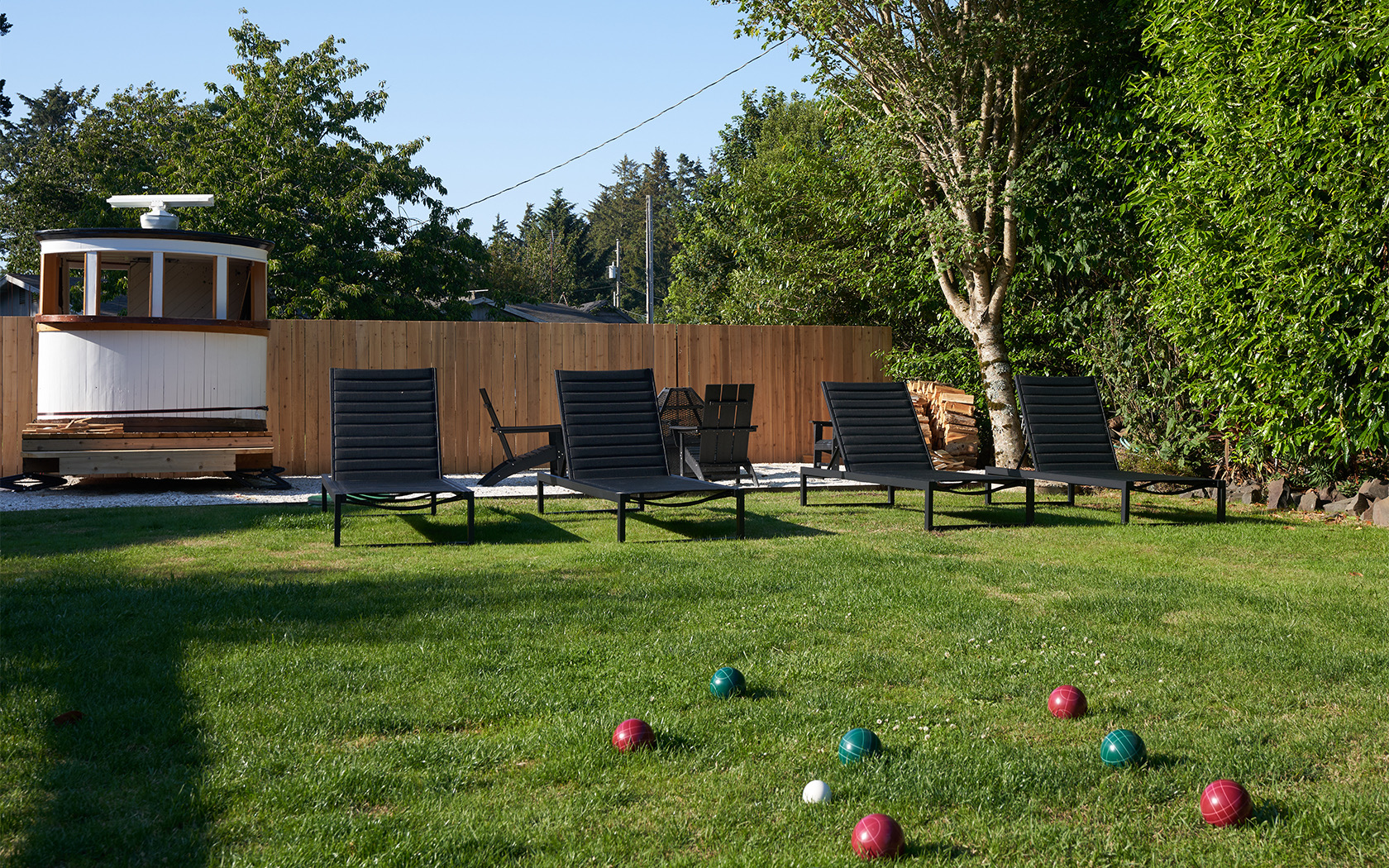 An outdoor area for relaxing and playing lawn games during the day.