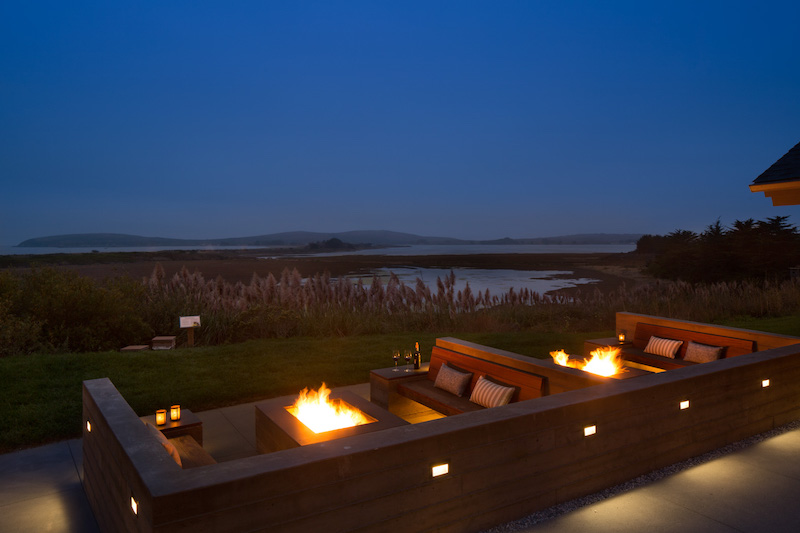 drake's fireside lounge exterior view