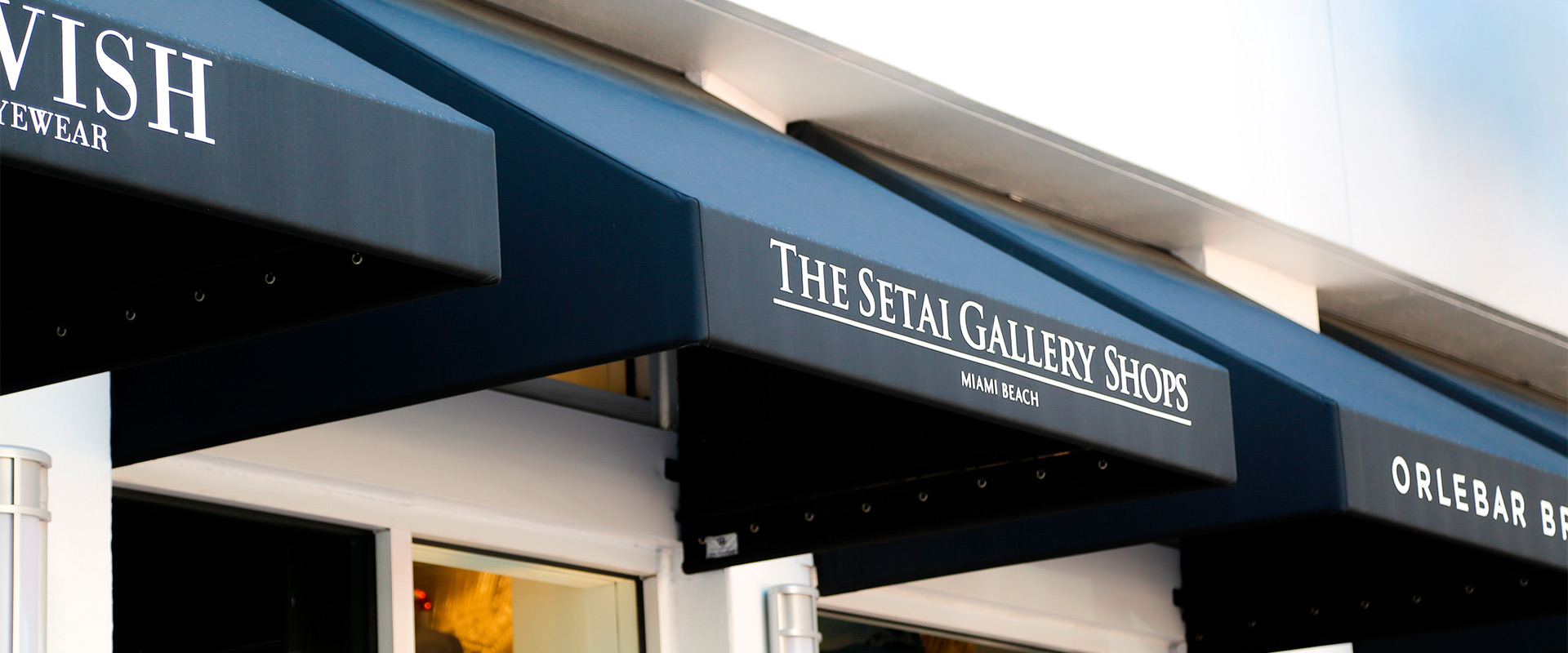 black exterior awning over the setai gallery shops