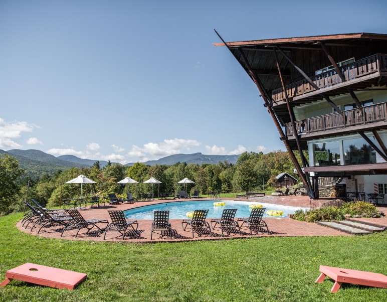 stowehof exterior and pool