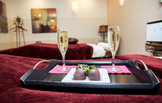 champagne and chocolate strawberries 1