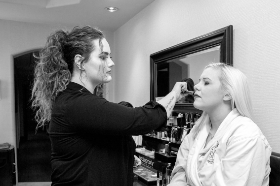 MakeupApplication BW Med