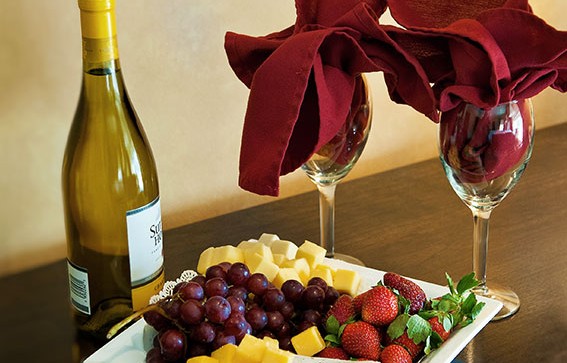 TraditionsattheGlen offers wineandDine