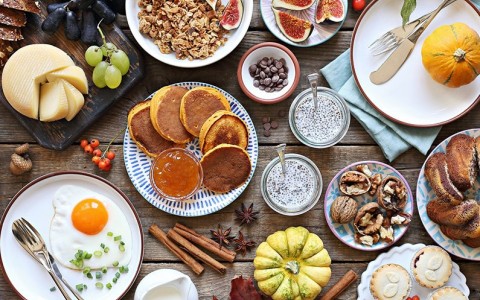 a photo of a thanksgiving brunch spread