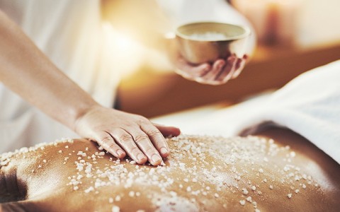 man receiving a body scrub massage