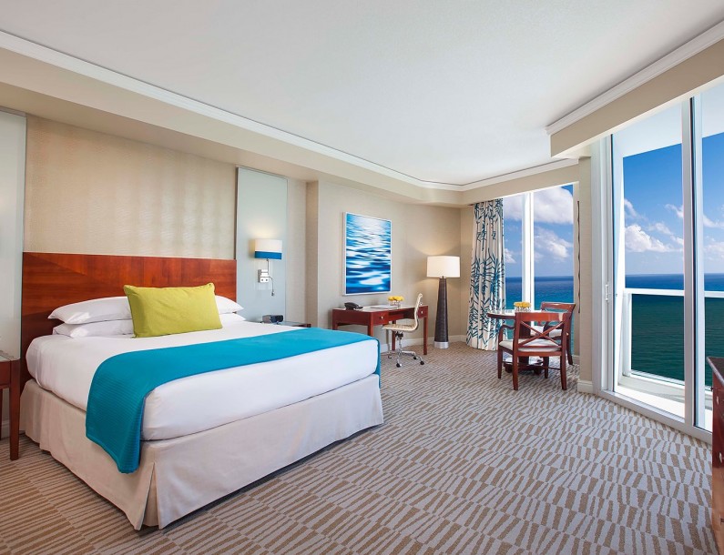 trump international rooms deluxe king bed overlooking the bay