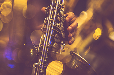 Close up of someone playing the saxophone