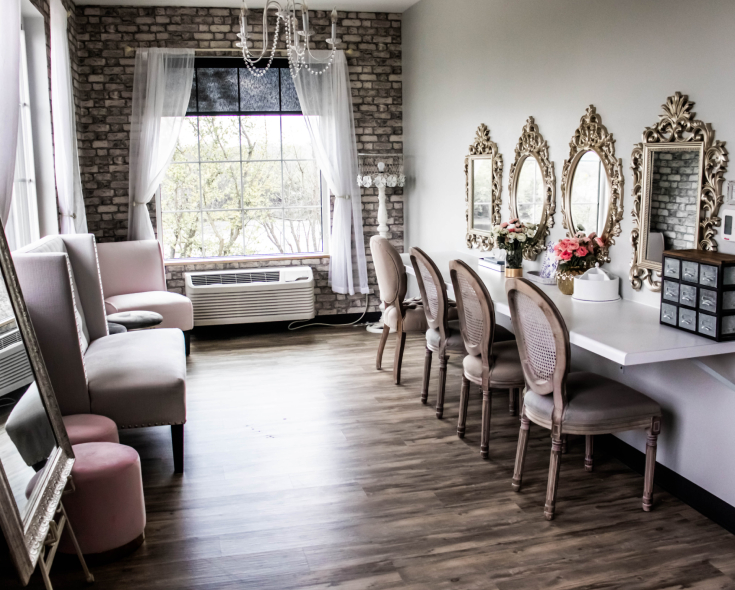 bridal room with 4 chairs, couches and mirrors