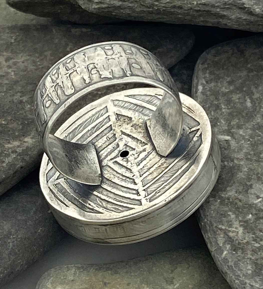 closeup view of a metal ring 