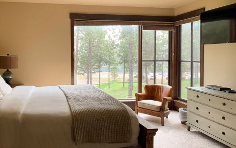wilderness club montana cottage king bedroom