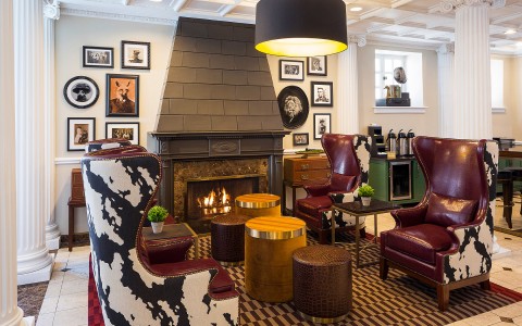 Internal view of a social area next to the lobby of the hotel