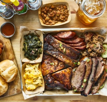 bbq plate with fixins