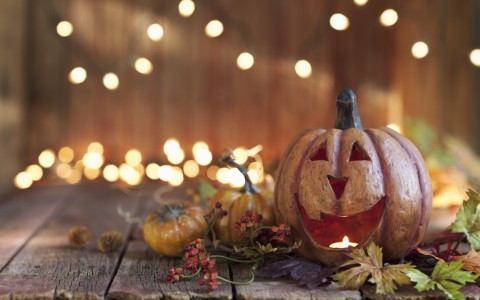 pumpkins and lights for halloween