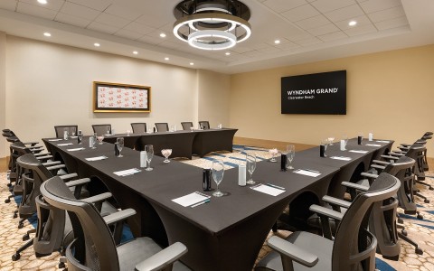 Egret meeting room in Clearwater Beach set up for a discussion