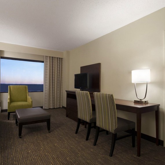 wyndham houston medical center suite with seating area