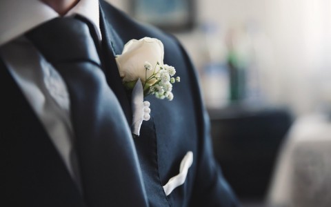 detailed accent of grooms suit and tie 