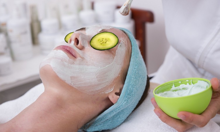 woman facial spa service