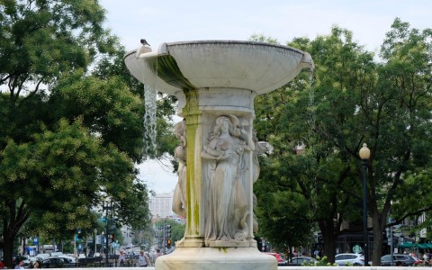 fountain outside in Washington dc 
